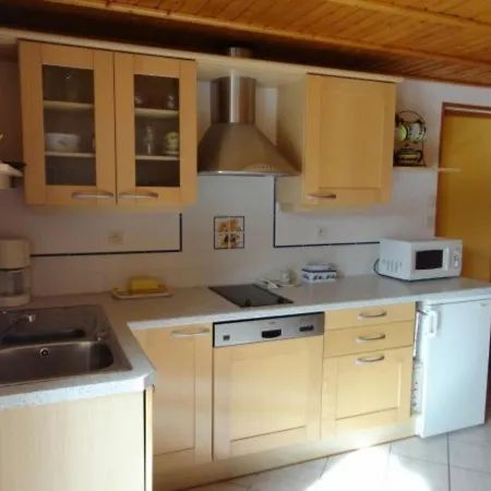 Gite A Avec Terrasse Et Vue Montagne - Fr-1-589-62
